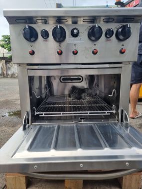 DRO4-17: BẾP ÂU 4 HỌNG CÓ LÒ NƯỚNG