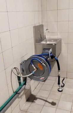 5HR-232-01-A: Vòi xịt sàn dạng cuộn mở Equip