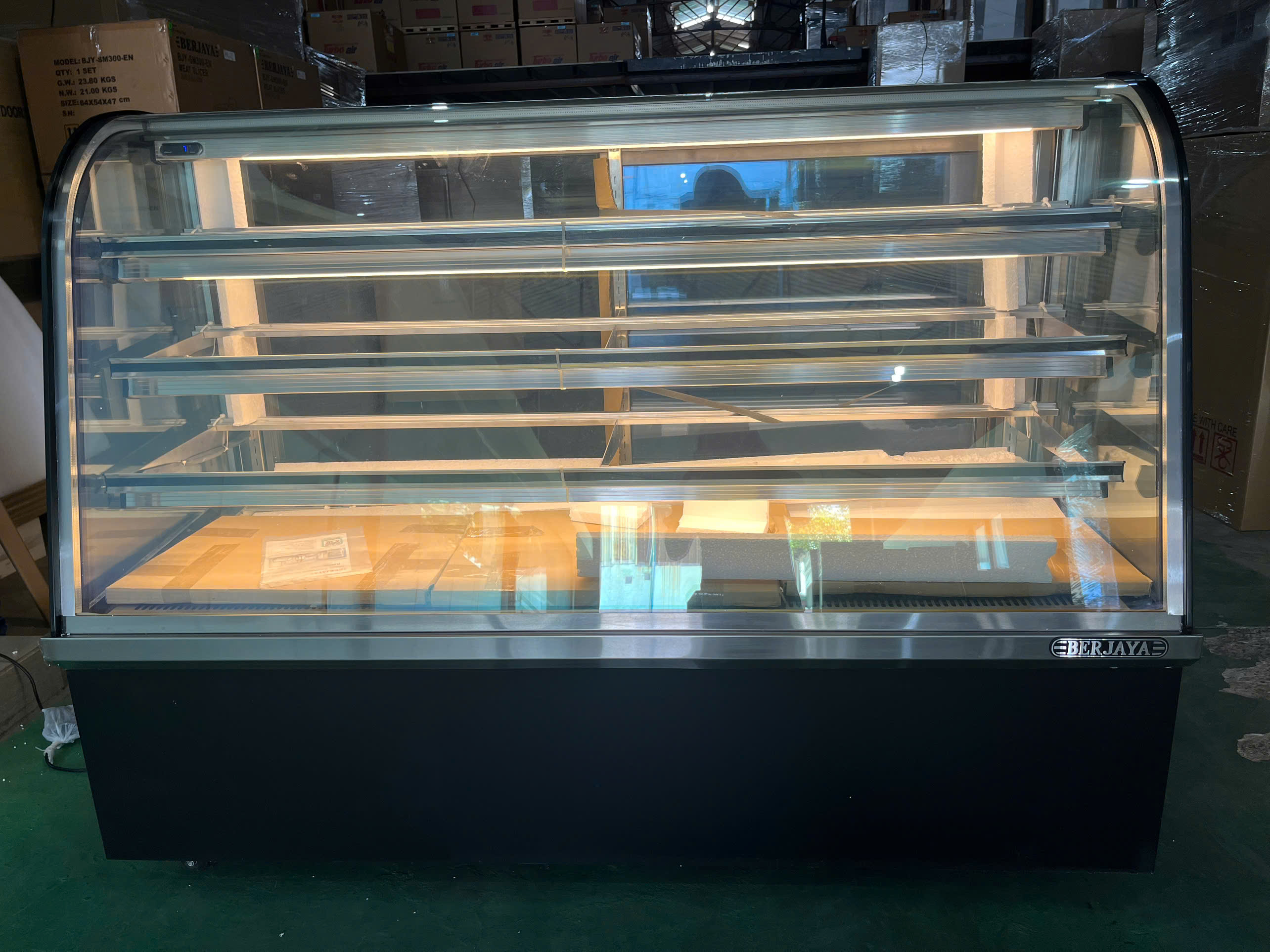 Tủ trưng bày kính cong 1.8m Berjaya CCS18SB13-3FB